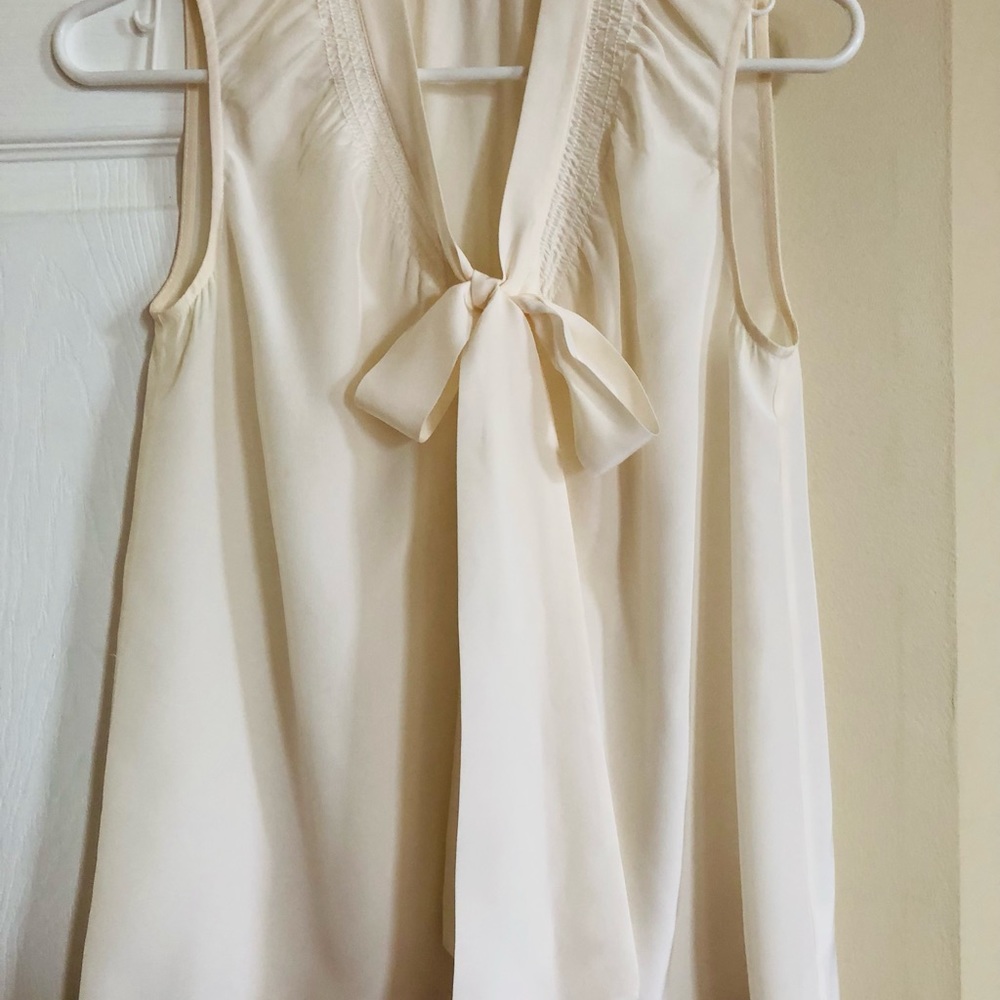 Lilly Pulitzer Silk Blouse. Very stylish with the fashion today.